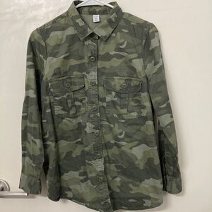 Old Navy medium petite camouflage button down shirt 100% cotton